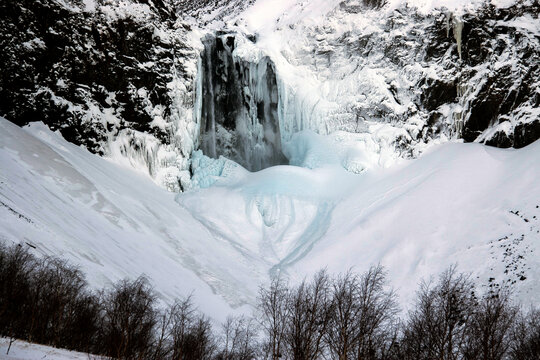 冰雪长白山上的冰瀑