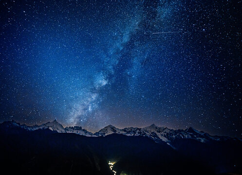 飞来寺看梅里雪山银河流星雨