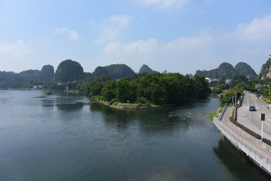 桂林虞山桥风光河堤