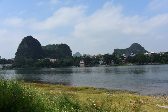 桂林虞山桥河边风光