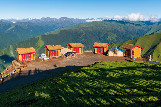 四川达瓦更扎山脉山川雪山风光