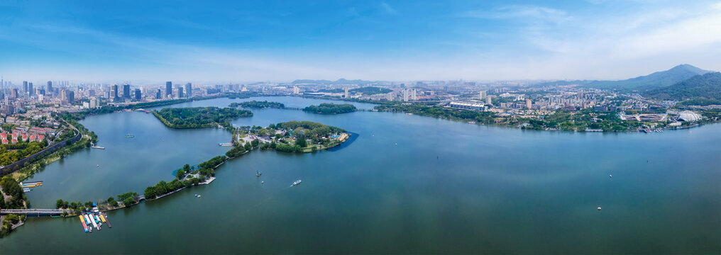 航拍玄武湖畔的南京