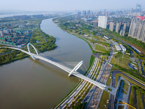 航拍南京眼步行桥