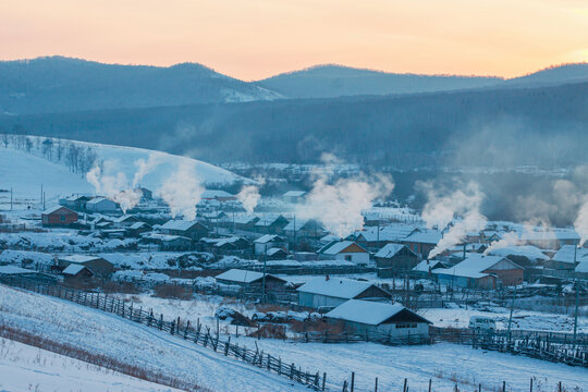 晨曦山村炊烟