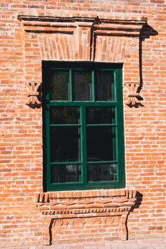 老房子窗户红砖墙