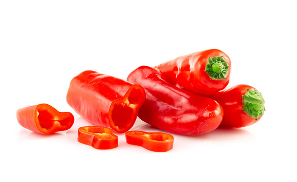 白色背景上的蔬菜红辣椒
