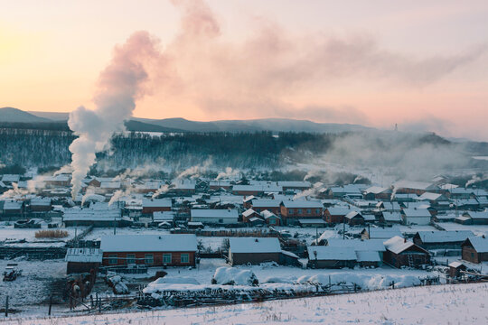 冬季山村炊烟