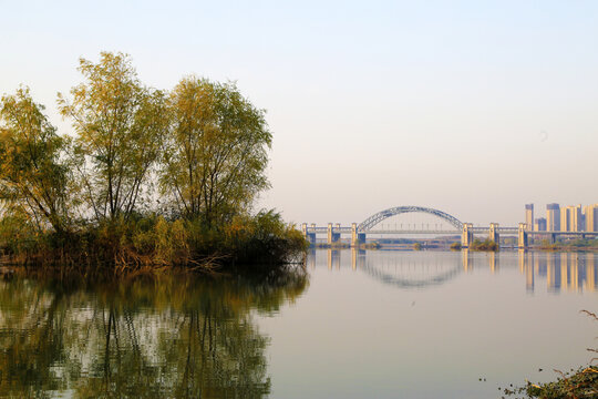 河畔风光