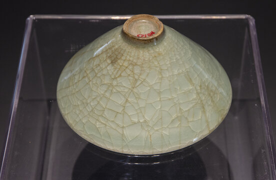元代龙泉窑青釉斗笠形瓷碗