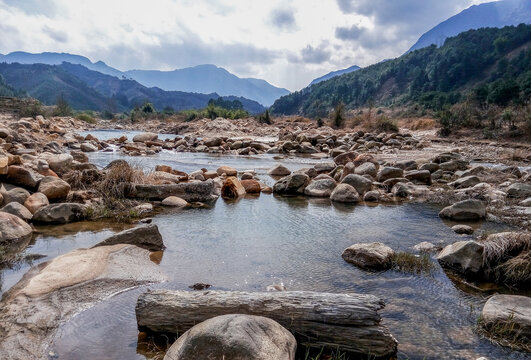 小溪风雨将至