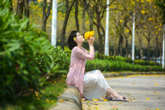 街拍风铃花人像