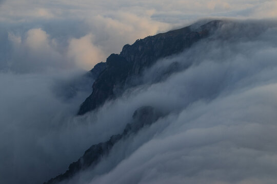 云海山峰