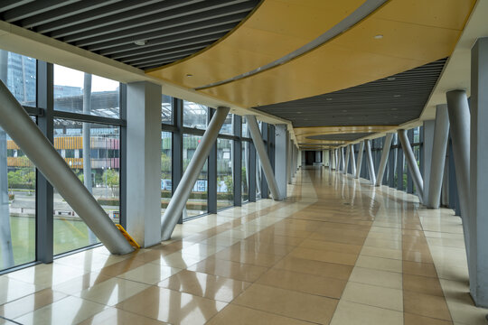 现代建筑玻璃景观长廊