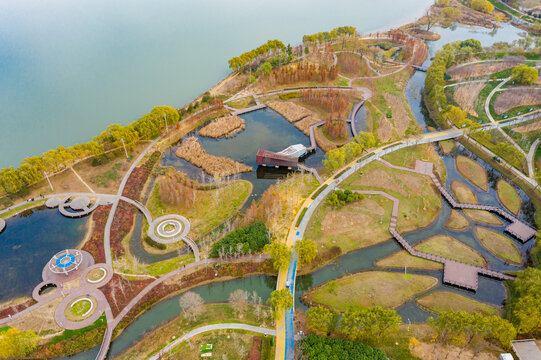 航拍郑州北龙湖湿地公园湖滨