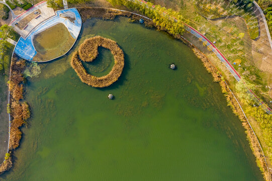 航拍郑州龙子湖公园湖泊湿地