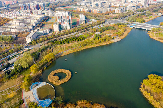 航拍郑州龙子湖公园湖泊湿地