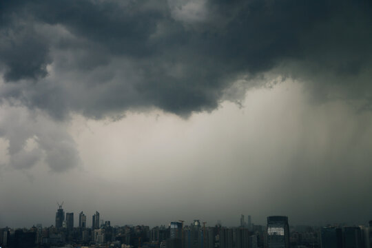 倾盆大雨