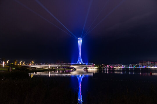 成都大运公园火炬塔夜景