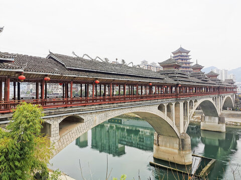 水上的贵州锦屏风雨桥
