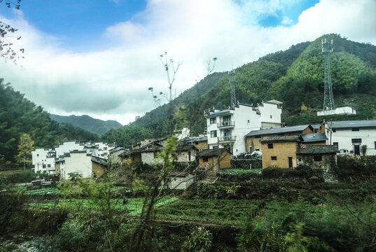 雨后的皖南民居