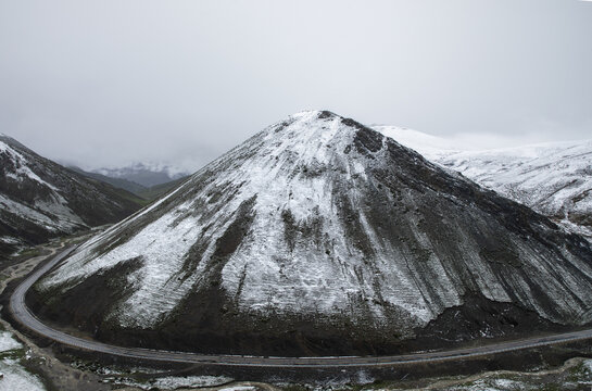 西藏高原雪山