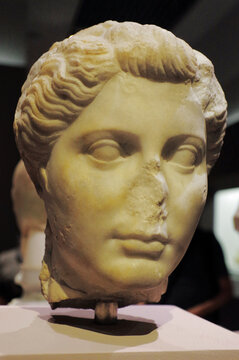 古罗马大理石女子头像雕塑