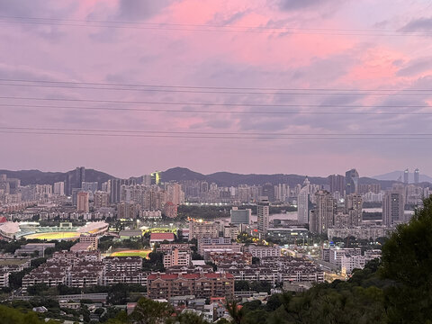 粉色城市天空