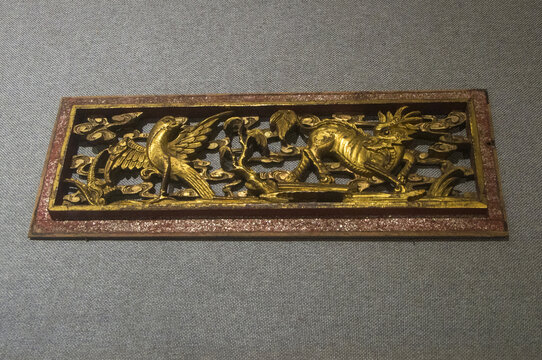 金漆木雕兽纹绦环板