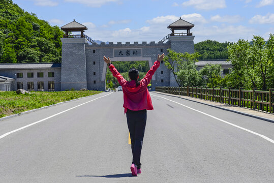 新农村典范凤城大梨树村