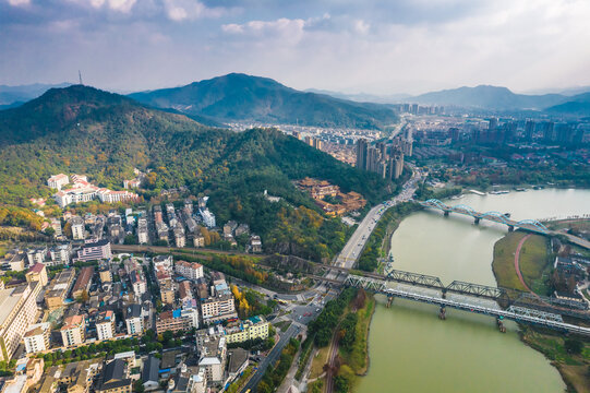 秋日上虞曹娥江两岸城市风光