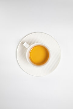 饮料金黄色液体茶咖啡杯白色