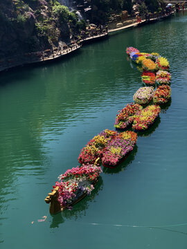 广东清远古龙峡景区装饰花船