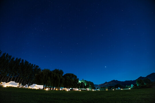 露营地的夜景