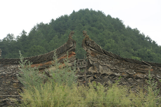 古建筑配青山