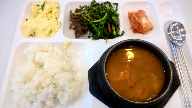 韩国石锅汤饭