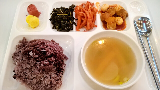 韩国萝卜鱼糕汤饭