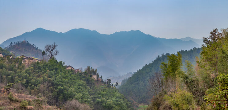 绩溪家朋村田园风光全景图