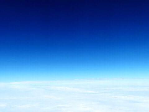 飞机上拍蓝天白云