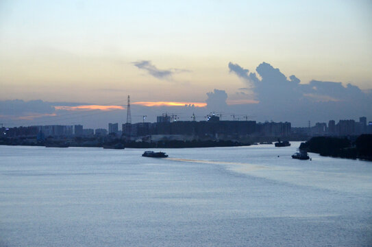 黄昏河流