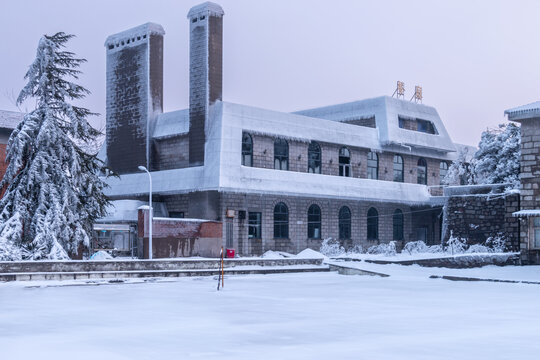 鸡公山瑞士楼配楼雪景