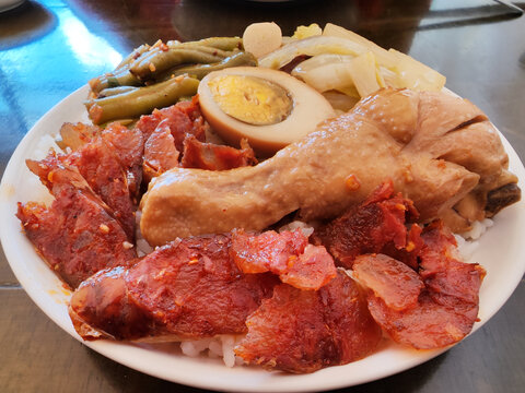 卤肉饭猪脚饭双拼饭香肠拼鸡腿