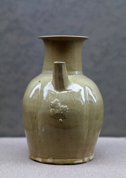 唐长沙窑青釉贴人物花卉纹瓷壶