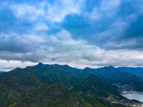 连绵群山