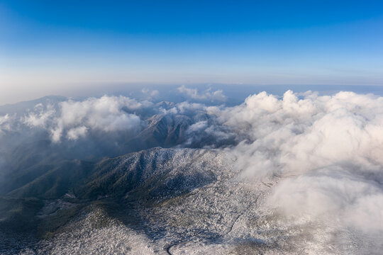 东白山山脉雪景云海风光航拍