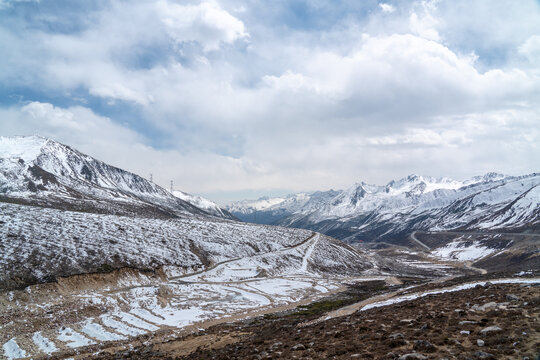 雪山风景画