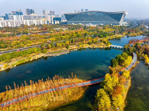 成都高新区锦城湖秋天景色