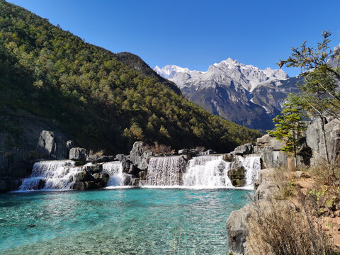 丽江市玉龙雪山蓝月谷瀑布风光