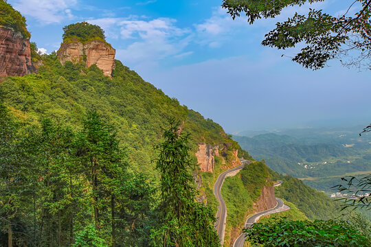 齐云山最高峰与赏月亭