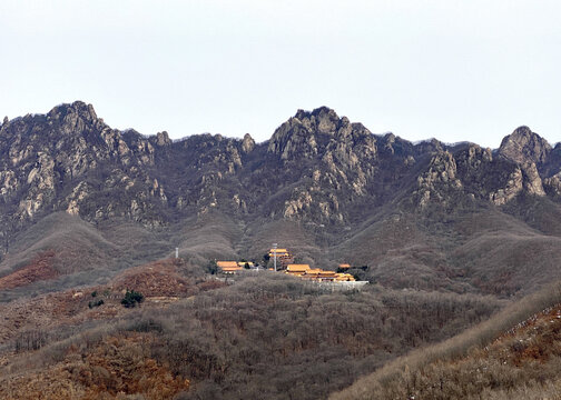五龙山中的灵峰禅寺