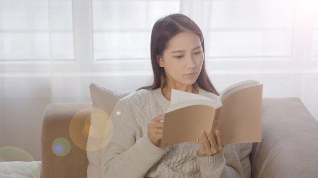 女子阅读读书